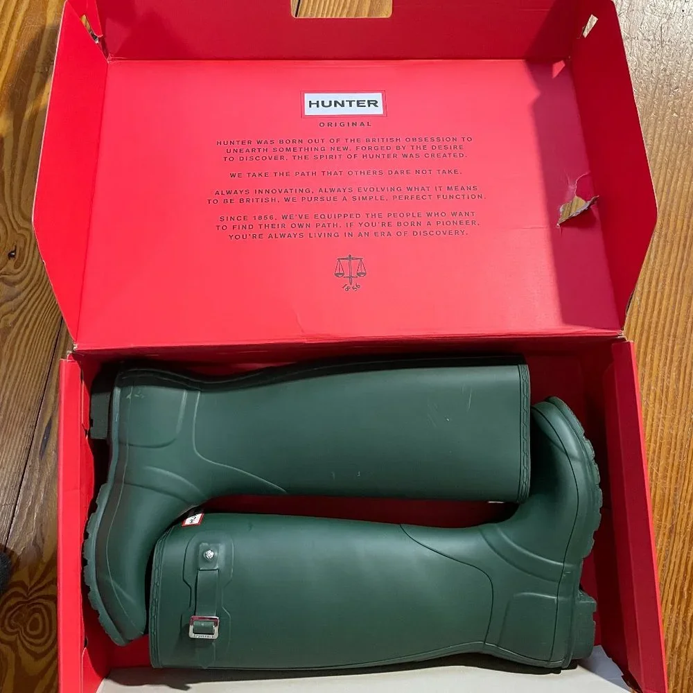 Hunter Rain Boots Size 9 Green Knee High LIKE NEW, With Box - Picture 1 of 6